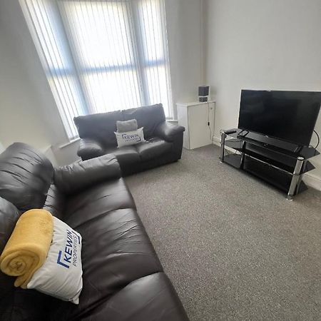 Large 3 Bed - 10 Mins To Centre Villa Liverpool Luaran gambar