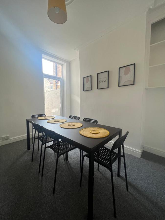 Large 3 Bed - 10 Mins To Centre Villa Liverpool Luaran gambar